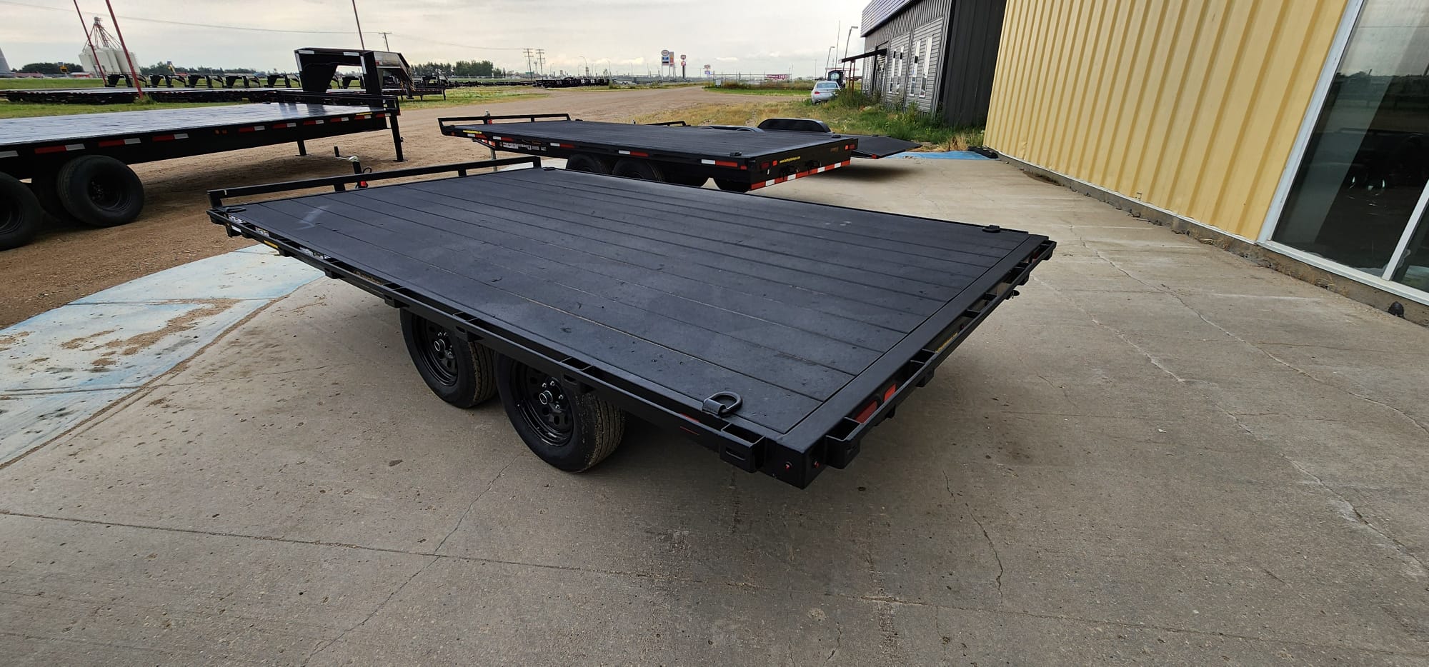 2026 Rainbow Trailers O16A23E Flatbed Trailer