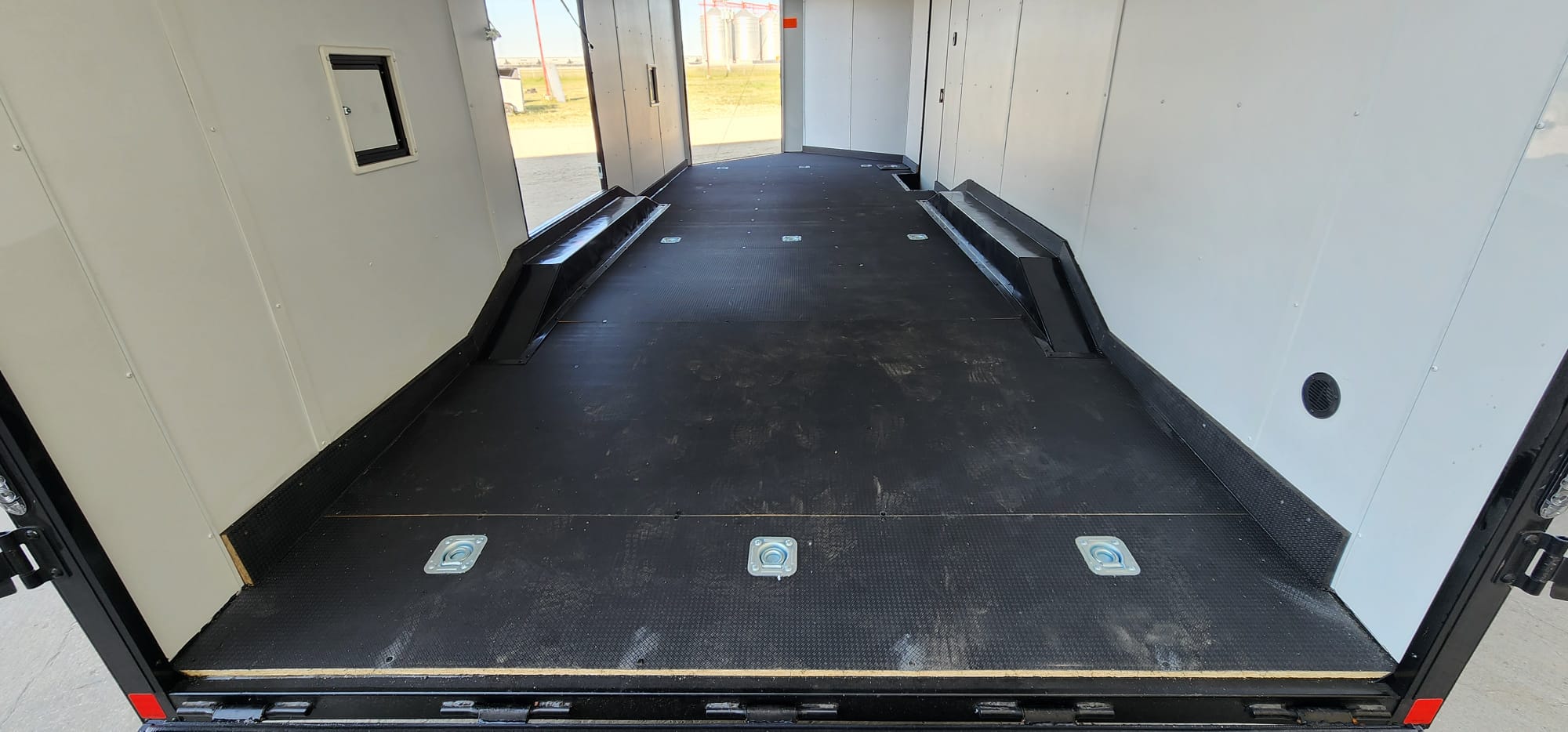 2027 Continental Cargo V-Series VHW8526TA3 Enclosed Cargo Trailer