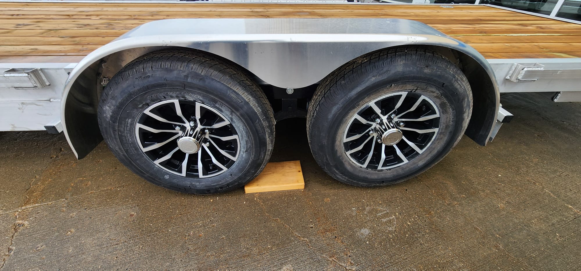 2027 Rainbow Trailers 6A520M Car Hauler