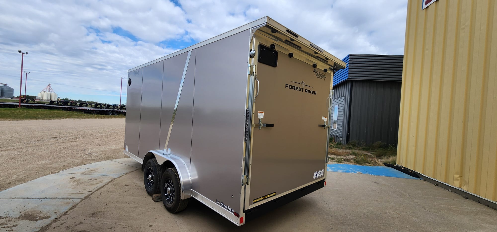 2027 Continental Cargo V-Series VHW7516TA3 Enclosed Cargo Trailer