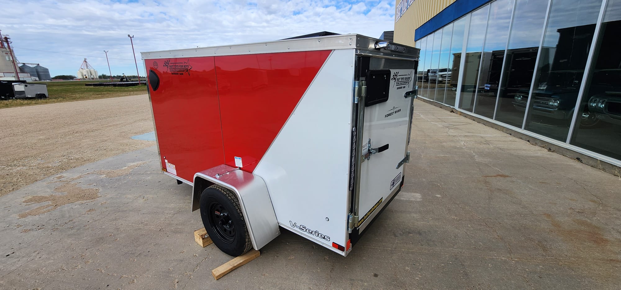 2027 Continental Cargo V-Series VHW48SA Enclosed Cargo Trailer