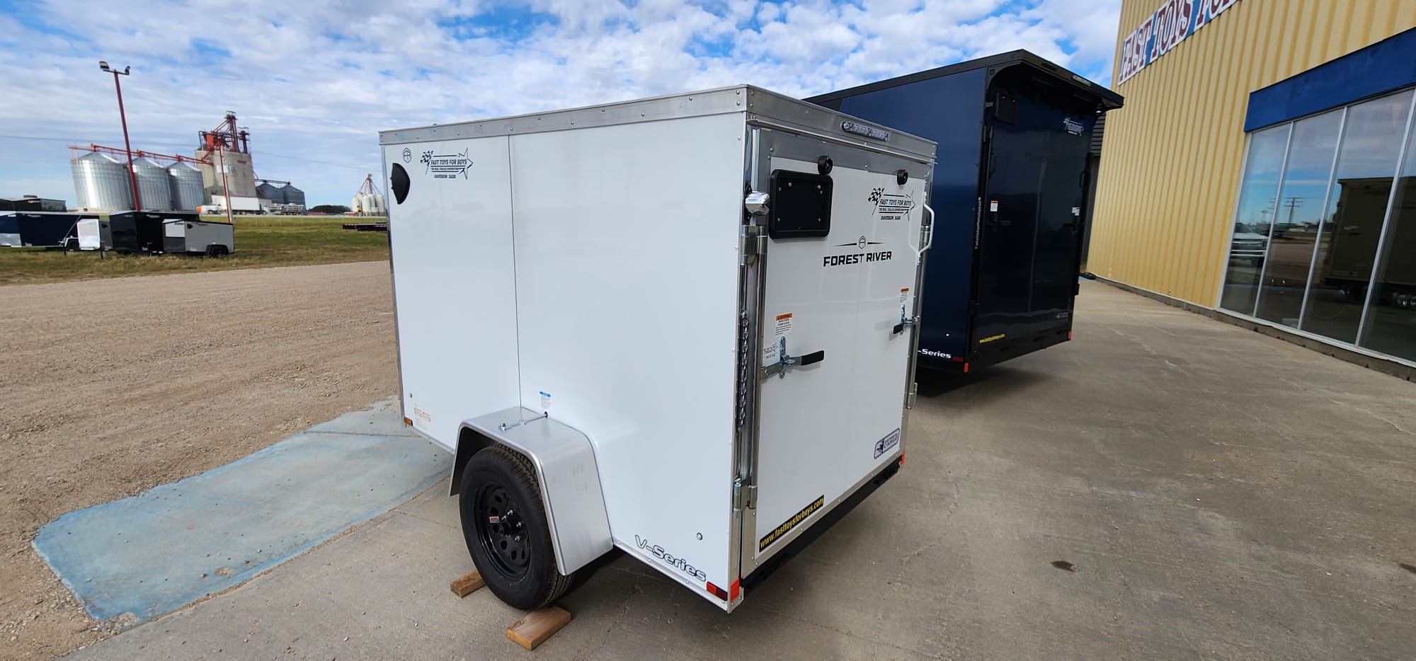 2027 Continental Cargo V-Series VHW58SA Enclosed Cargo Trailer