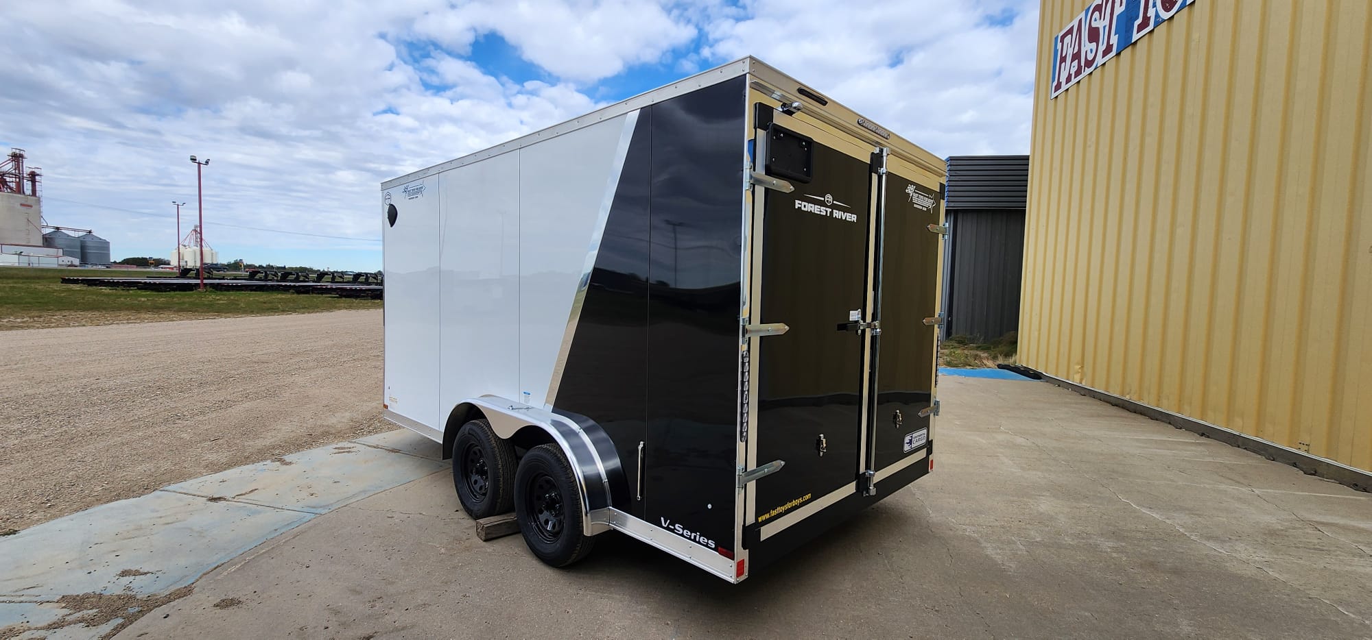 2027 Continental Cargo V-Series VHW714TA2 Enclosed Cargo Trailer