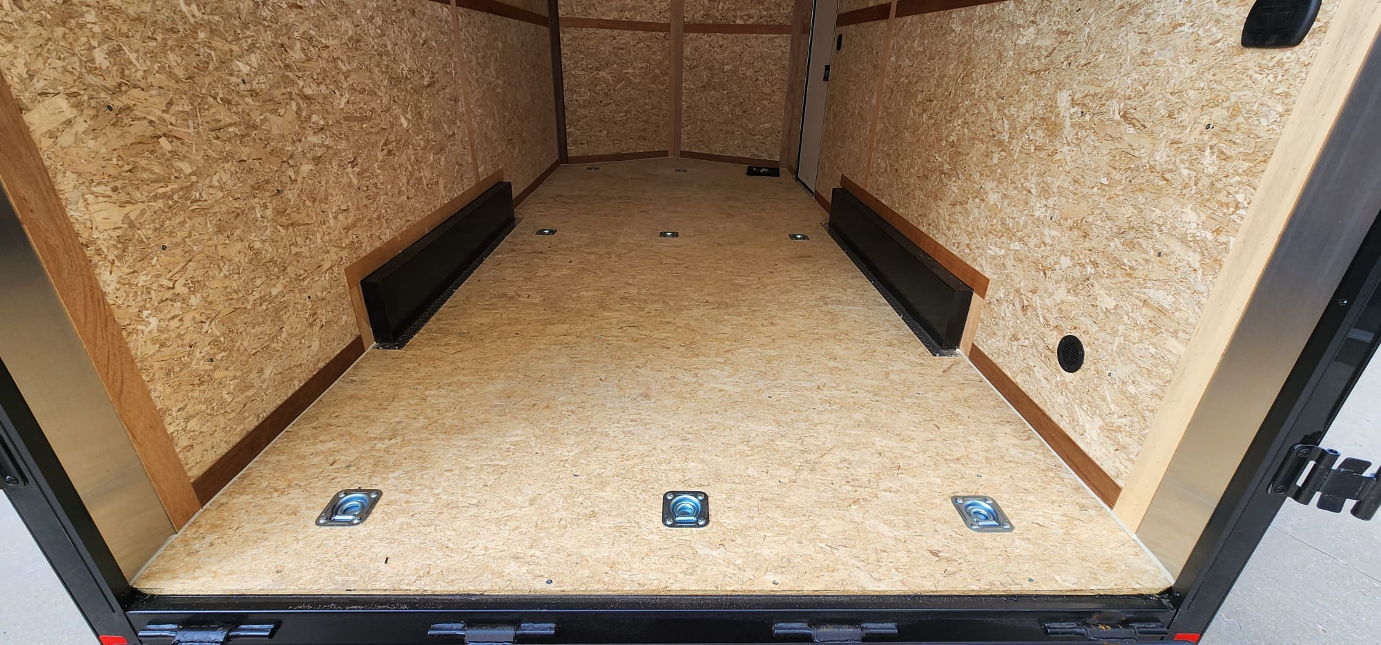 2027 Continental Cargo V-Series VHW7516TA3 Enclosed Cargo Trailer