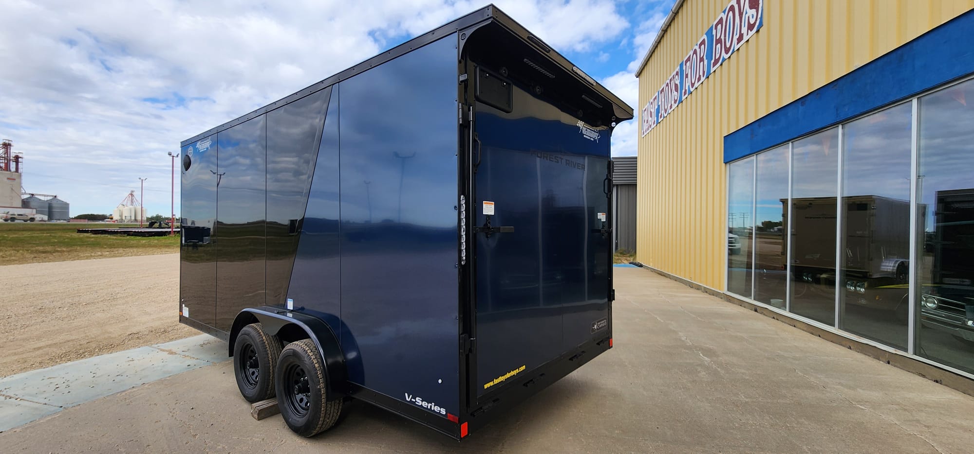 2027 Continental Cargo V-Series VHW7516TA3 Enclosed Cargo Trailer